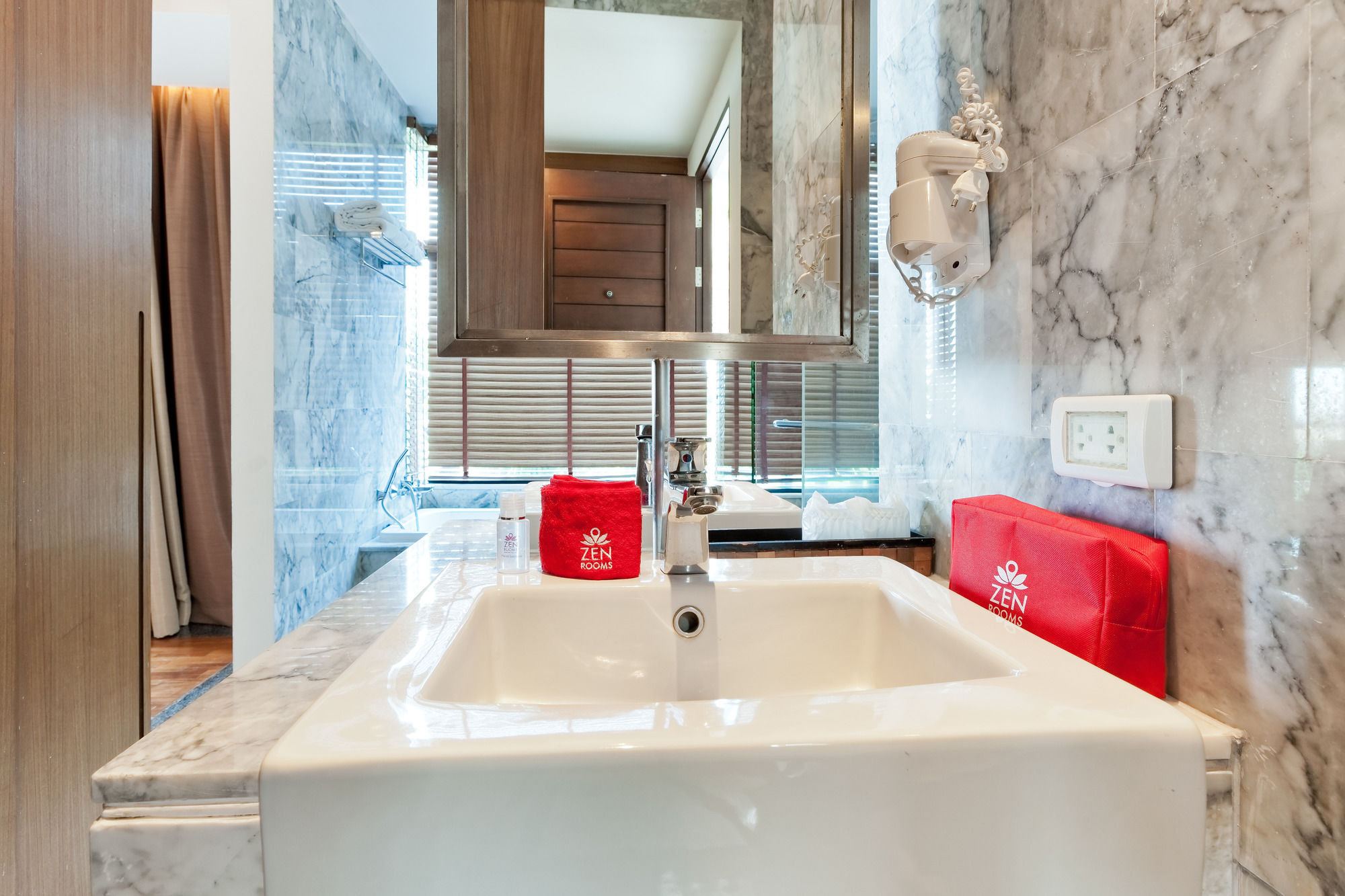 Zen Premium Chalong Phuket Hotel Buitenkant foto